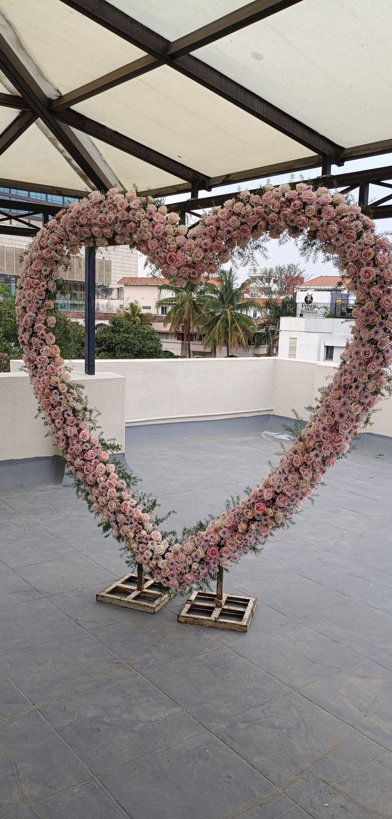 Side view of a free-standing pink rose heart arch